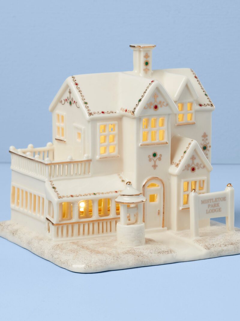 Mistletoe Park Lit  Lodge
